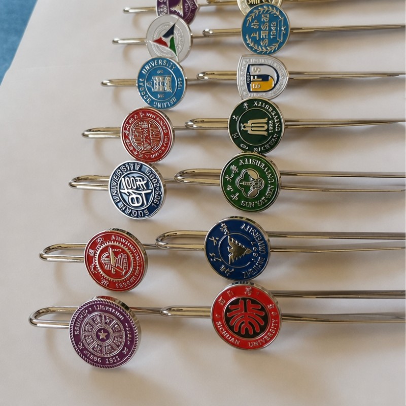 Pasirinktinio logotipo universiteto proginės metalinės žymės
